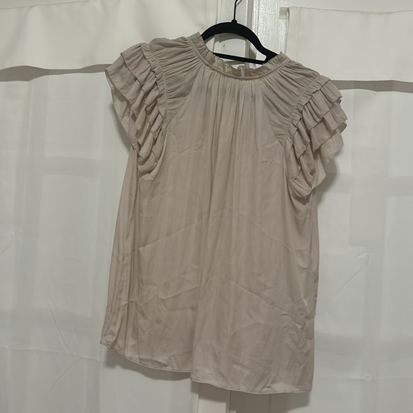 Beautiful blouse size S with ruffle sleeves very lightly used - Picture 3 of 4